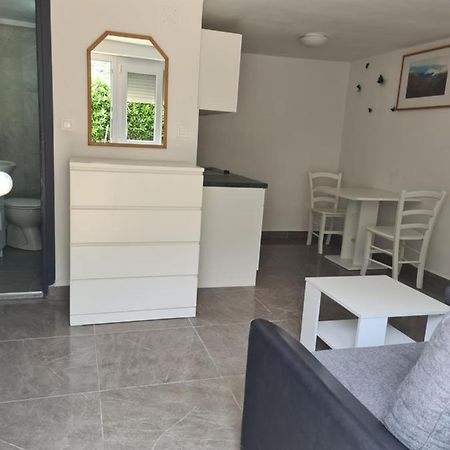 Marton Apartment Кърк Екстериор снимка