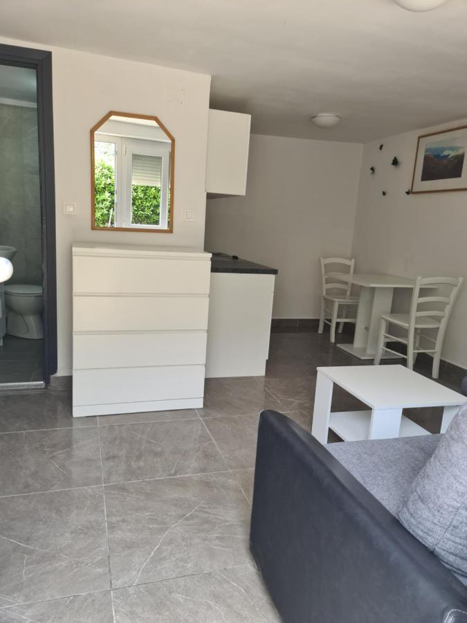 Marton Apartment Кърк Екстериор снимка