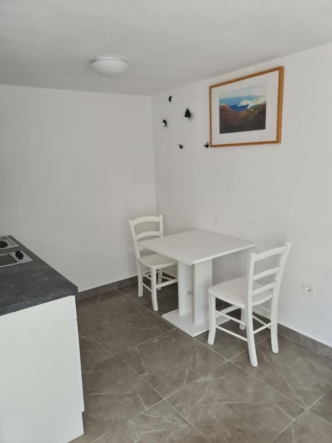 Marton Apartment Кърк Екстериор снимка