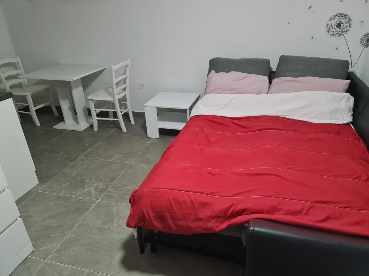 Marton Apartment Кърк Екстериор снимка